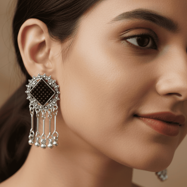 1 Chandeliers Stud Earring