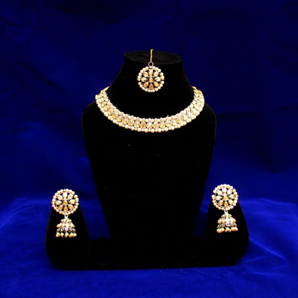 Pearl & Kundan Style Set with Mangtika and Earring