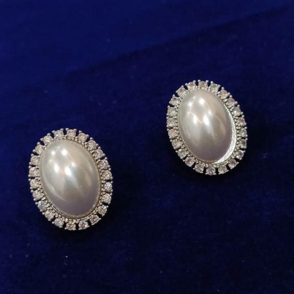 Oval Crystal Pearl Earring