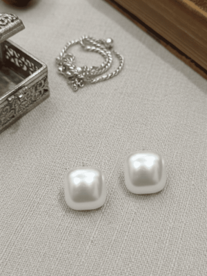 Pearl Square Stud Earring