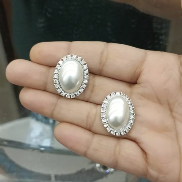Oval Crystal Pearl Earring